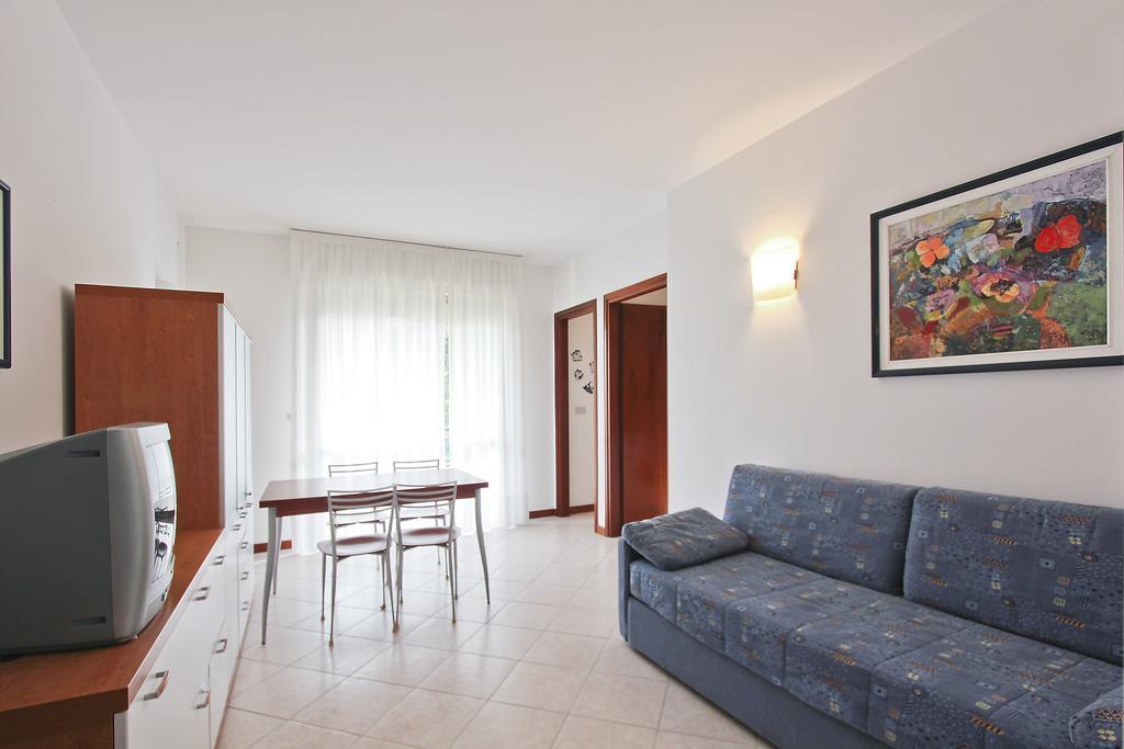 Apartmán Residenza Ibsen Lignano Sabbiadoro Pokoj fotografie